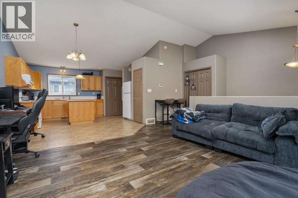 24, 5302 47 Street, Camrose, Alberta  T4V 5J5 - Photo 4 - A2295056