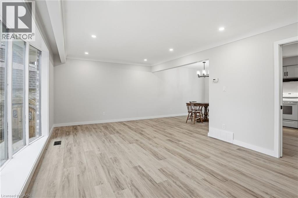 22 Little John Court, Welland, Ontario  L3C 5X2 - Photo 9 - 40811818