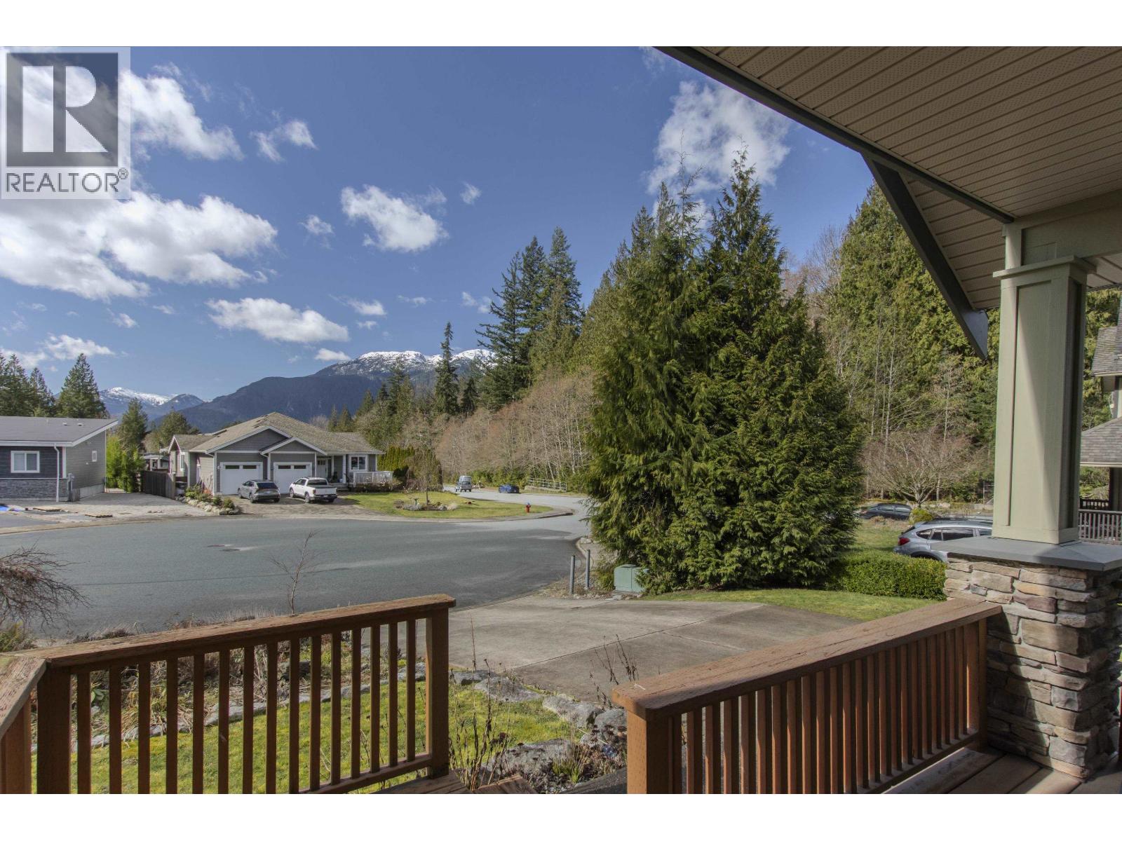 1003 Ash Place, Squamish, British Columbia  V8B 0W2 - Photo 3 - R3100352