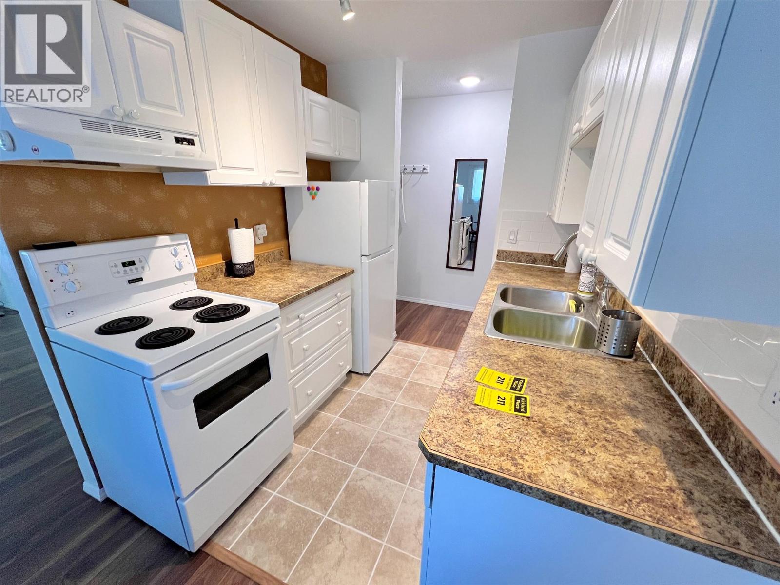 803 Fairview Road Unit# 211, Penticton, British Columbia  V2A 5Y7 - Photo 5 - 10379946