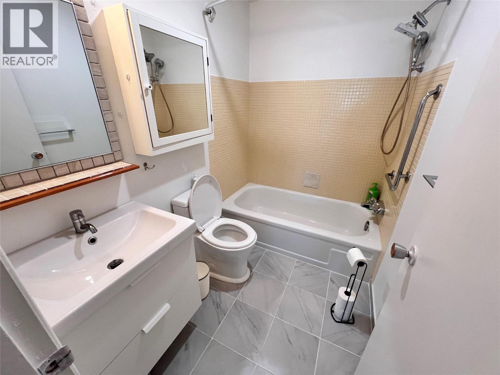 803 Fairview Road Unit# 211, Penticton, British Columbia  V2A 5Y7 - Photo 12 - 10379946