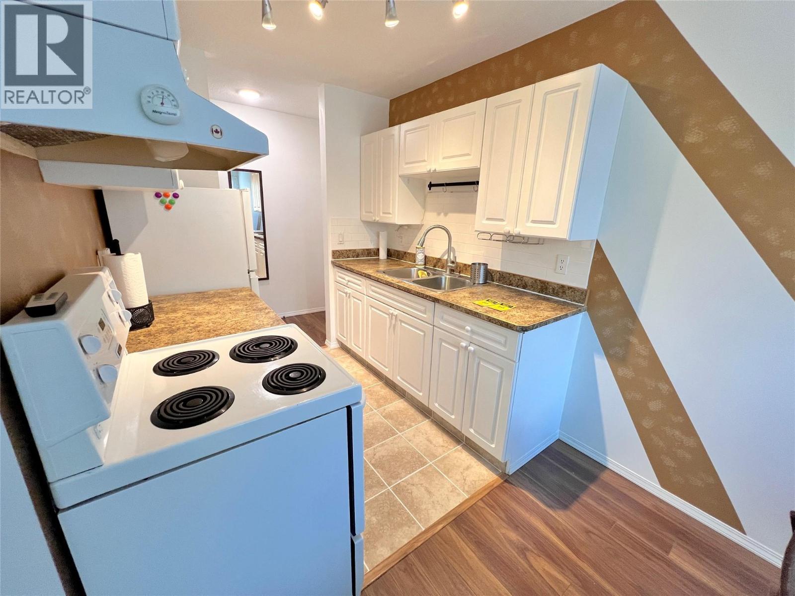 803 Fairview Road Unit# 211, Penticton, British Columbia  V2A 5Y7 - Photo 6 - 10379946