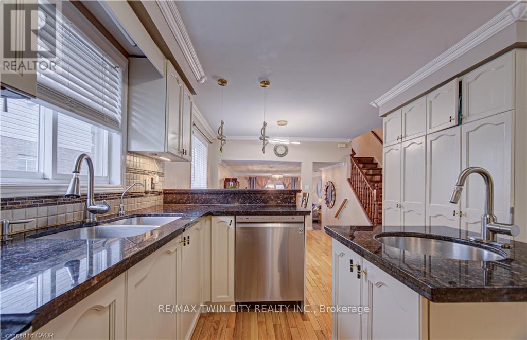 161 Farley Drive, Guelph, Ontario  N1L 1L7 - Photo 12 - X12911642