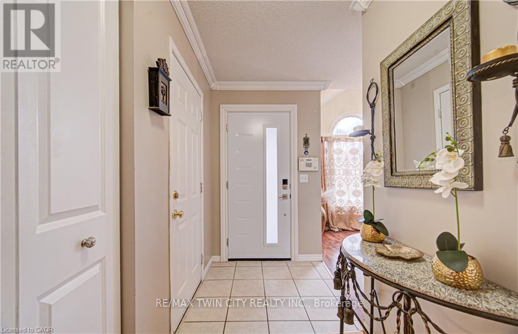 161 Farley Drive, Guelph, Ontario  N1L 1L7 - Photo 8 - X12911642