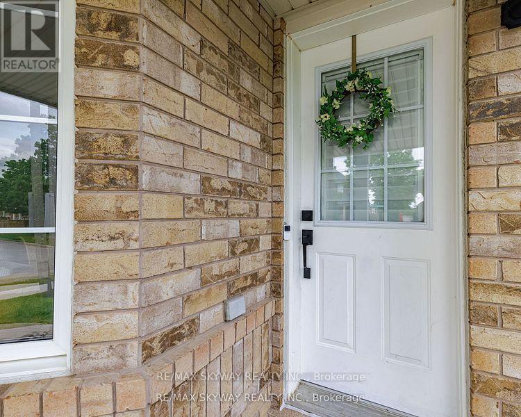 90 Sweetwood Circle, Brampton, Ontario  L7A 2S1 - Photo 3 - W12910862