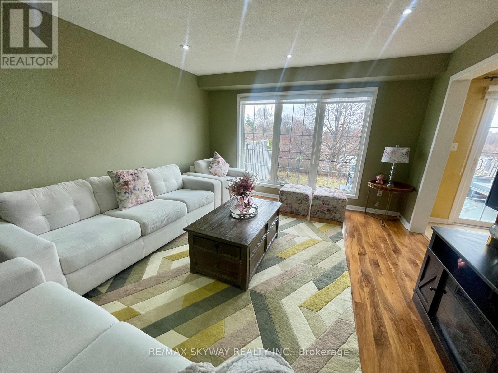 90 Sweetwood Circle, Brampton, Ontario  L7A 2S1 - Photo 8 - W12910862