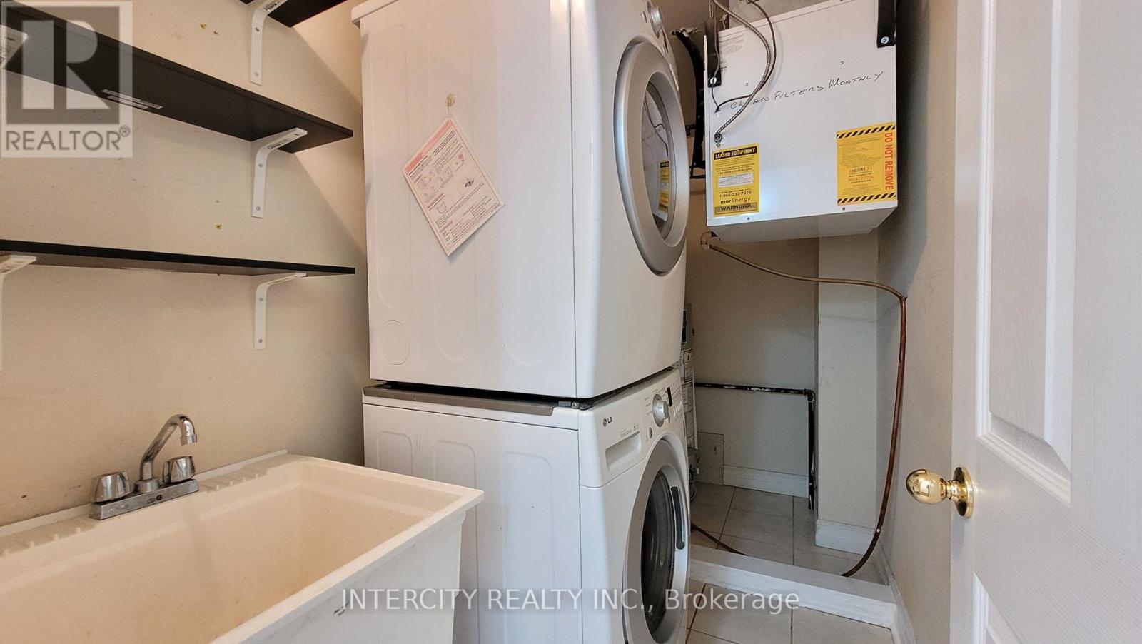 86 Lakeshore Road W, Oakville, Ontario  L6K 3A2 - Photo 24 - W12911658