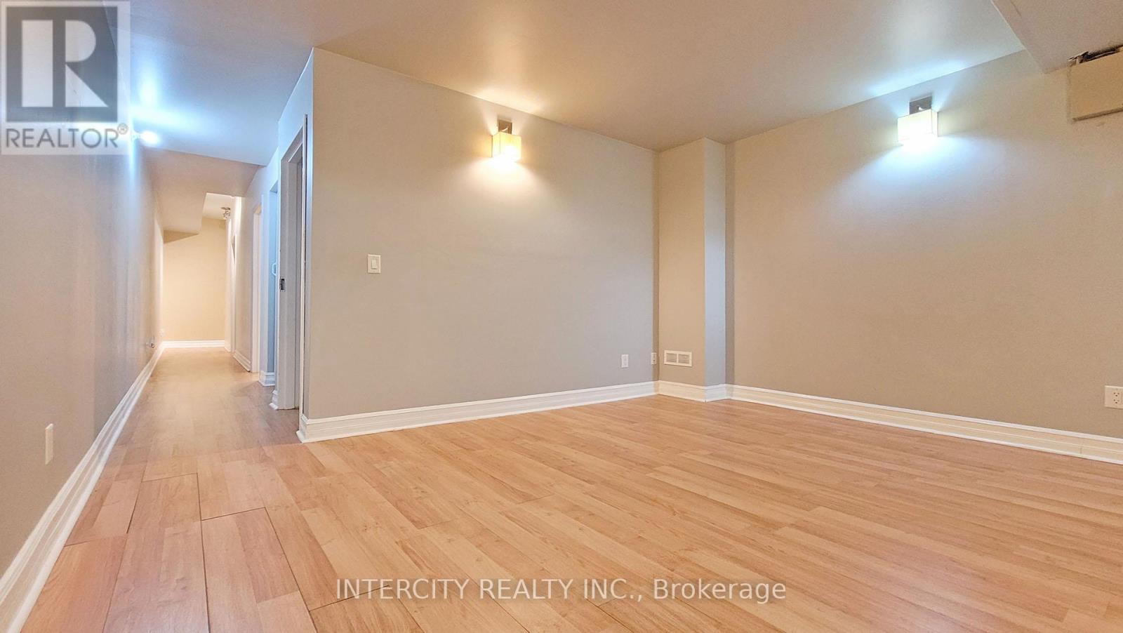 86 Lakeshore Road W, Oakville, Ontario  L6K 3A2 - Photo 41 - W12911658