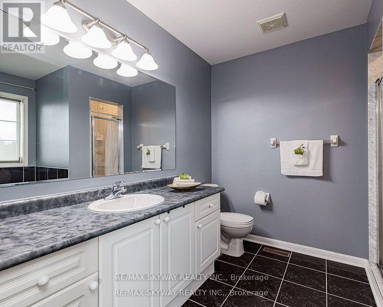 90 Sweetwood Circle, Brampton, Ontario  L7A 2S1 - Photo 12 - W12910862