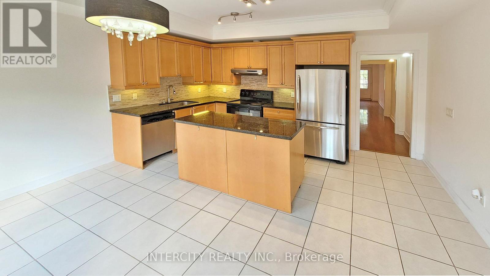 86 Lakeshore Road W, Oakville, Ontario  L6K 3A2 - Photo 17 - W12911658