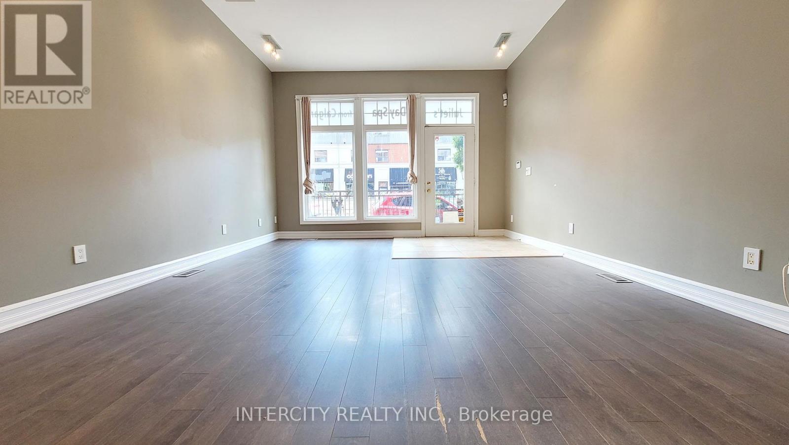 86 Lakeshore Road W, Oakville, Ontario  L6K 3A2 - Photo 33 - W12911658