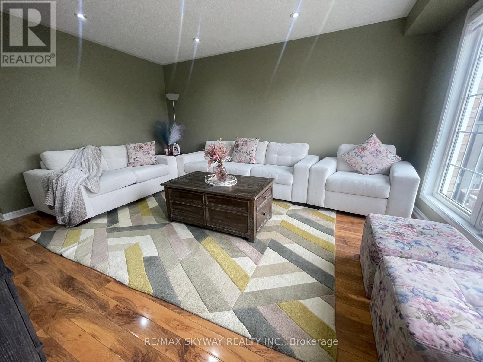 90 Sweetwood Circle, Brampton, Ontario  L7A 2S1 - Photo 6 - W12910862