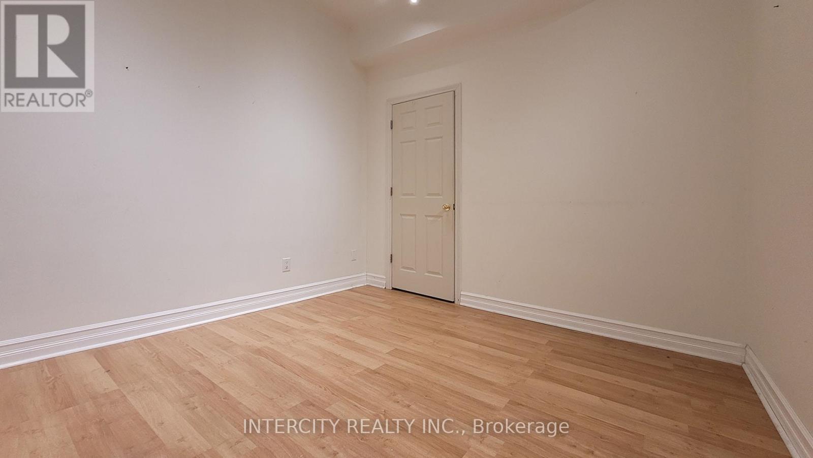 86 Lakeshore Road W, Oakville, Ontario  L6K 3A2 - Photo 44 - W12911658