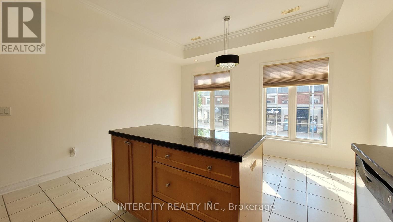 86 Lakeshore Road W, Oakville, Ontario  L6K 3A2 - Photo 18 - W12911658