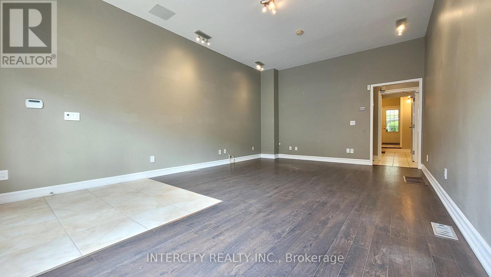 86 Lakeshore Road W, Oakville, Ontario  L6K 3A2 - Photo 37 - W12911658