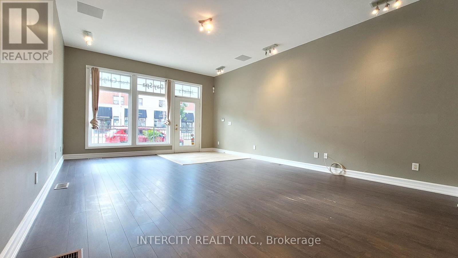 86 Lakeshore Road W, Oakville, Ontario  L6K 3A2 - Photo 38 - W12911658