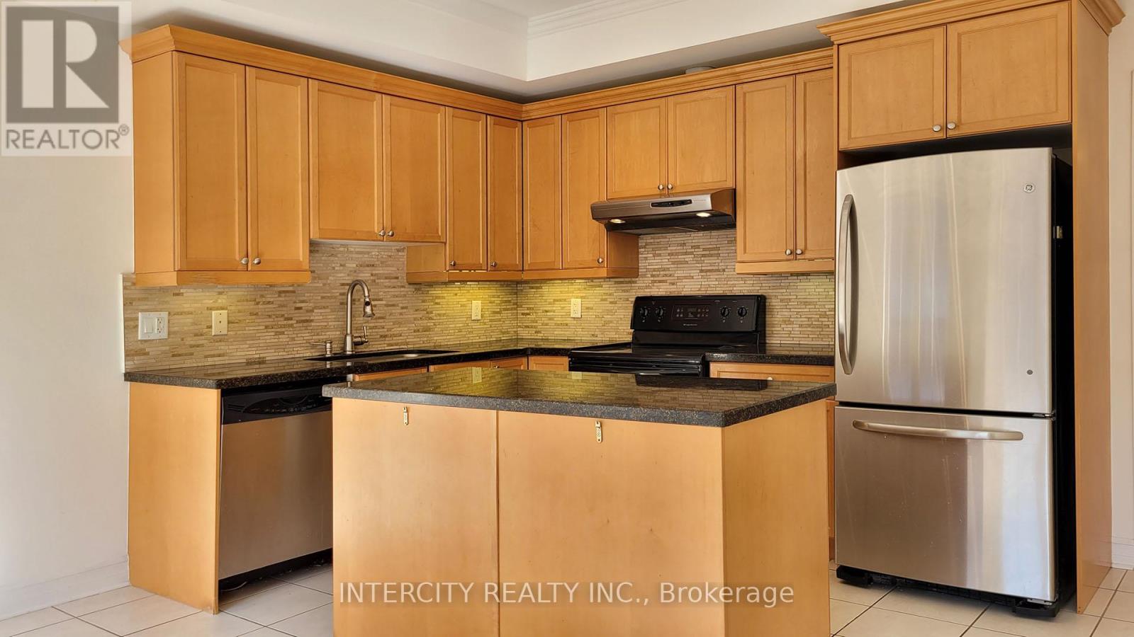 86 Lakeshore Road W, Oakville, Ontario  L6K 3A2 - Photo 22 - W12911658