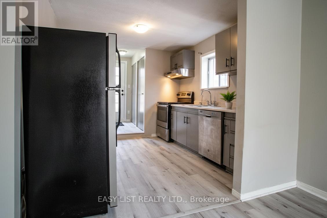 598 North Lake Road, Richmond Hill, Ontario  L4E 3B8 - Photo 4 - N12906544