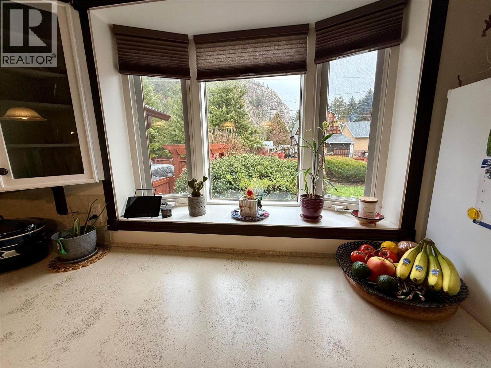 1094 Wanjoff Road, Robson, British Columbia  V0G 1X0 - Photo 6 - 10371827