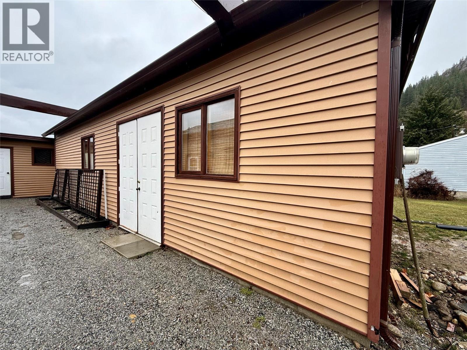 1094 Wanjoff Road, Robson, British Columbia  V0G 1X0 - Photo 27 - 10371827