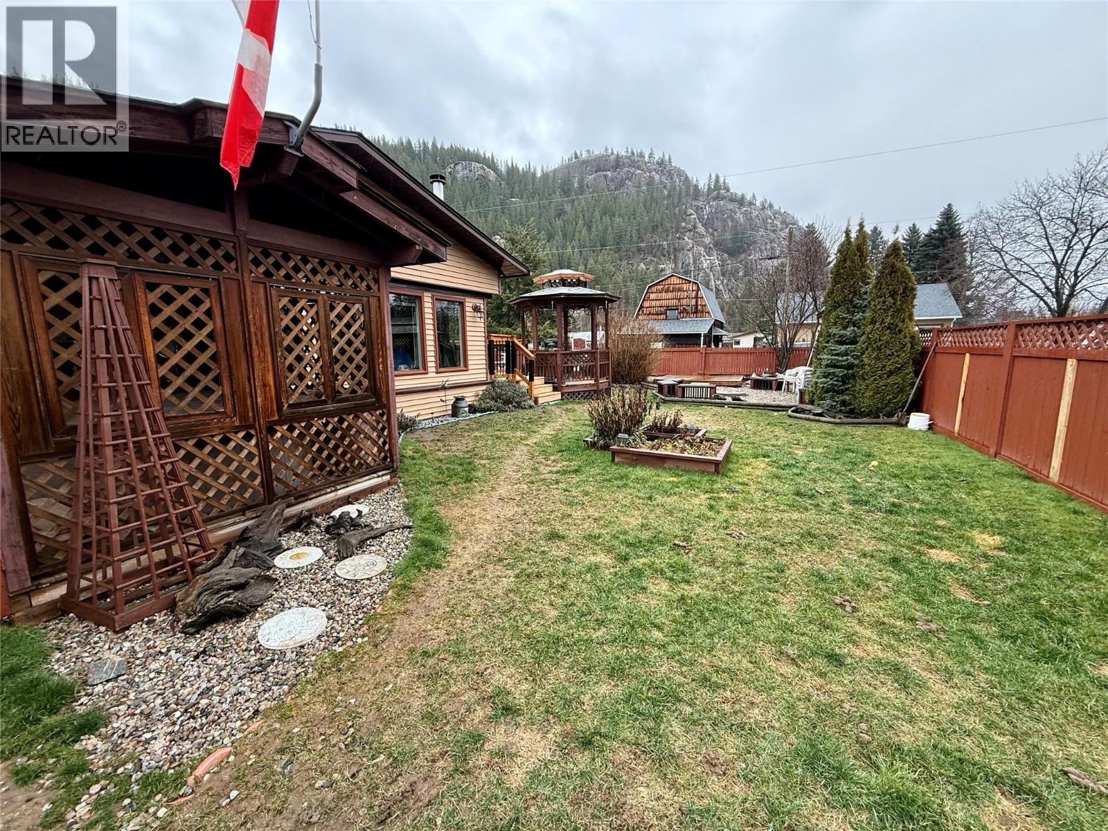 1094 Wanjoff Road, Robson, British Columbia  V0G 1X0 - Photo 36 - 10371827