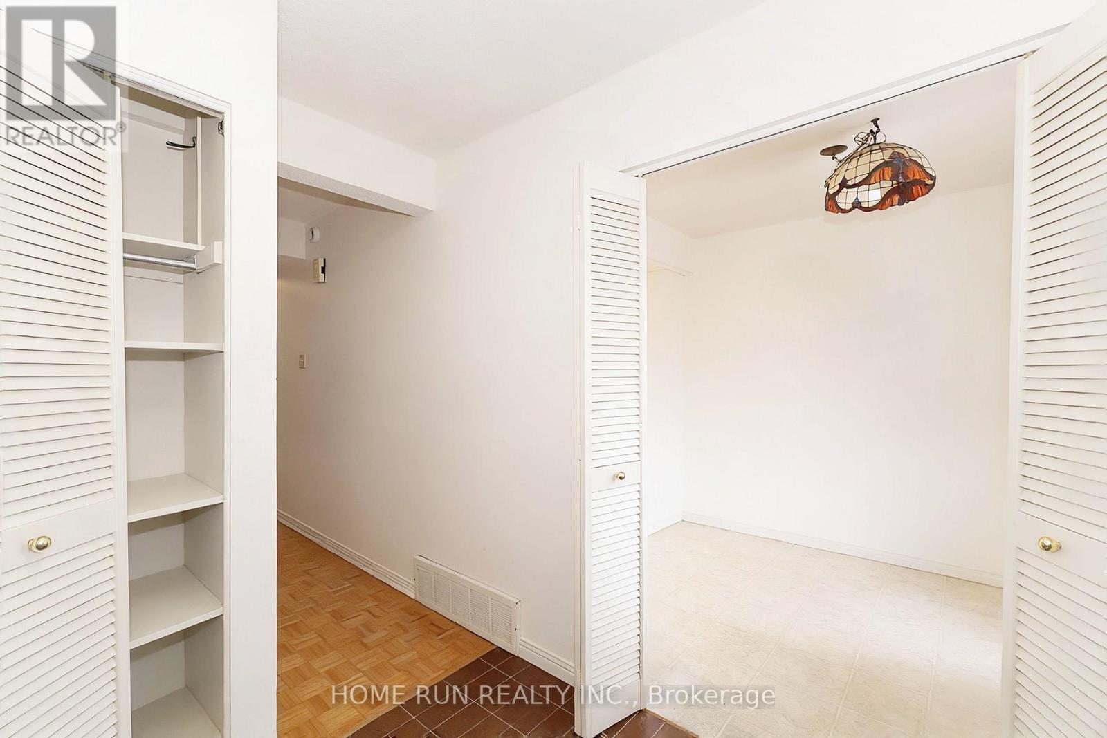 98 Templeton Street, Ottawa, Ontario  K1N 6X3 - Photo 3 - X12911894