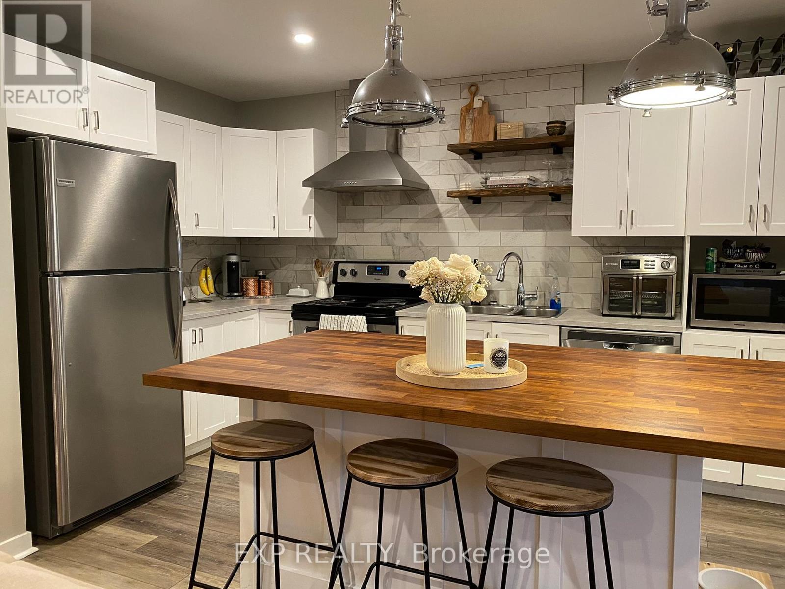 1237 Vancouver Avenue, Ottawa, Ontario  K1V 6V2 - Photo 3 - X12911908