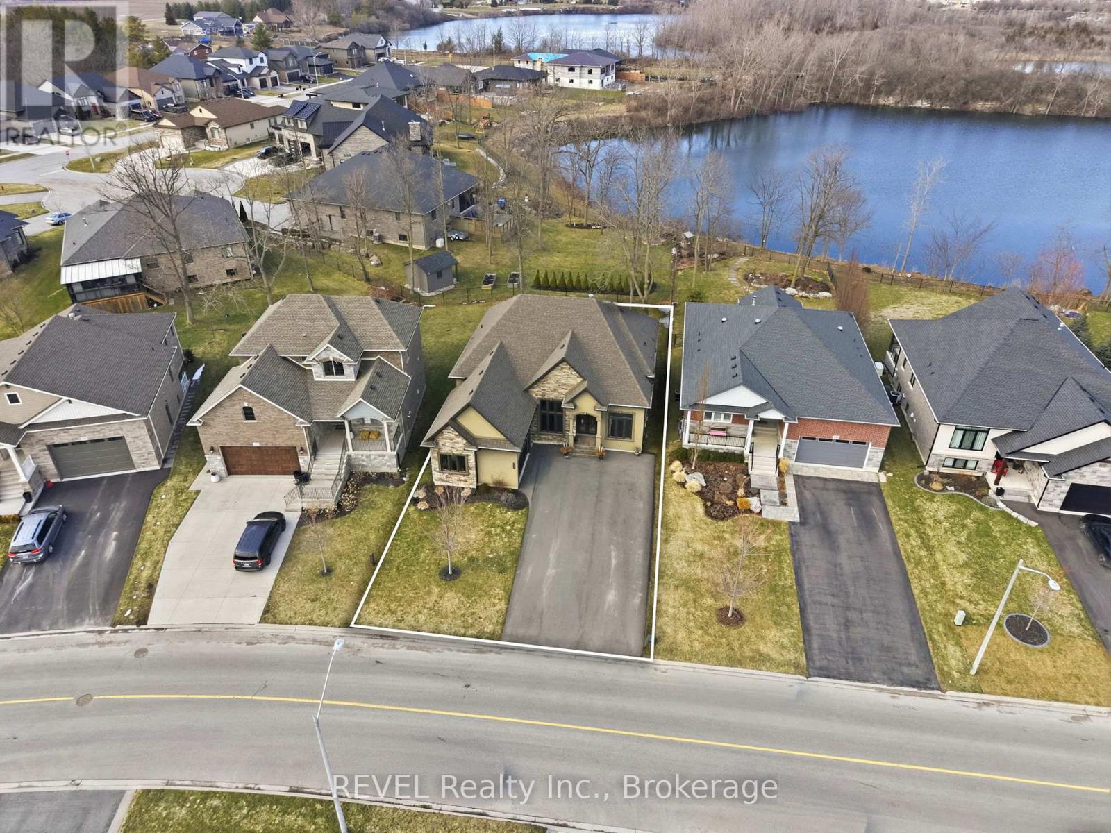 713 Clarence Street, Port Colborne, Ontario  L3K 6B8 - Photo 1 - X12911862