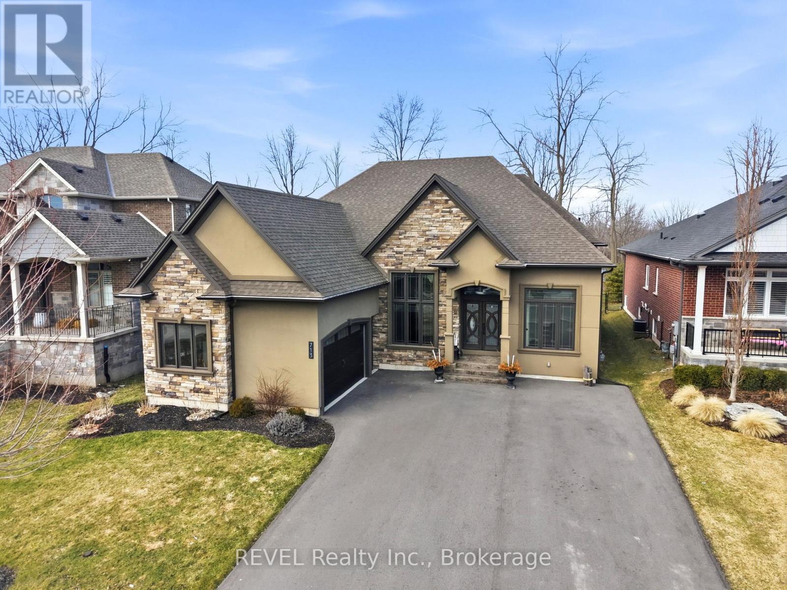 713 Clarence Street, Port Colborne, Ontario  L3K 6B8 - Photo 3 - X12911862