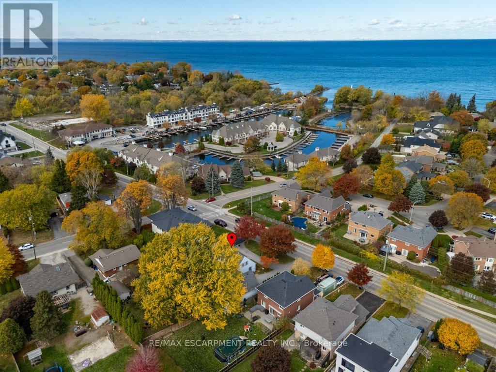 24 Lake Street, Grimsby, Ontario  L3M 2G7 - Photo 41 - X12516828