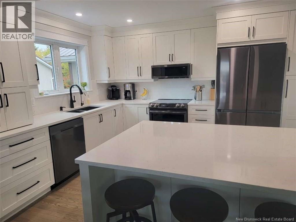 1135 Mercury Street, Bathurst, New Brunswick  E2A 2J4 - Photo 9 - NB128697