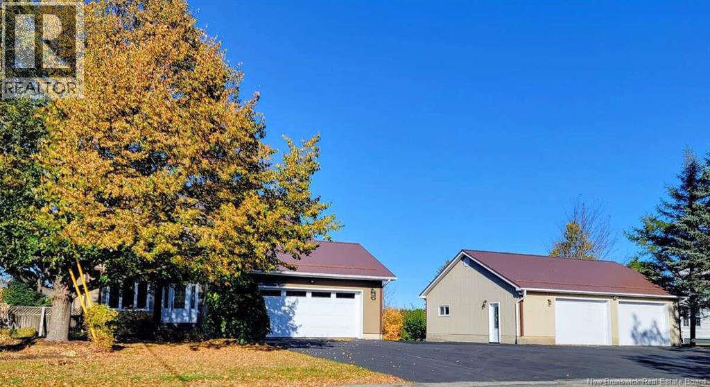 1135 Mercury Street, Bathurst, New Brunswick  E2A 2J4 - Photo 3 - NB128697