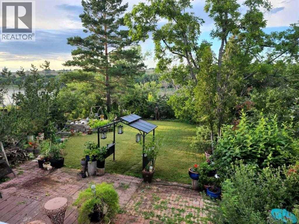 176 1 Street Sw, Medicine Hat, Alberta  T1A 3Y9 - Photo 2 - A2282338