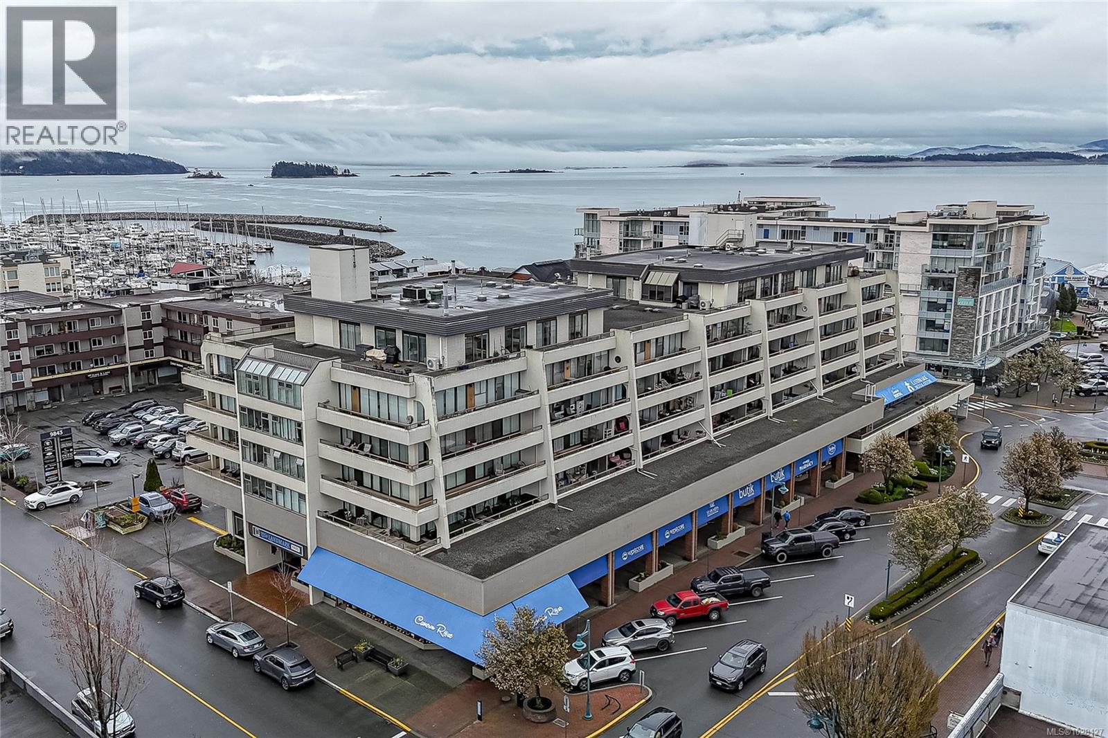 301 9805 Second St, Sidney, British Columbia