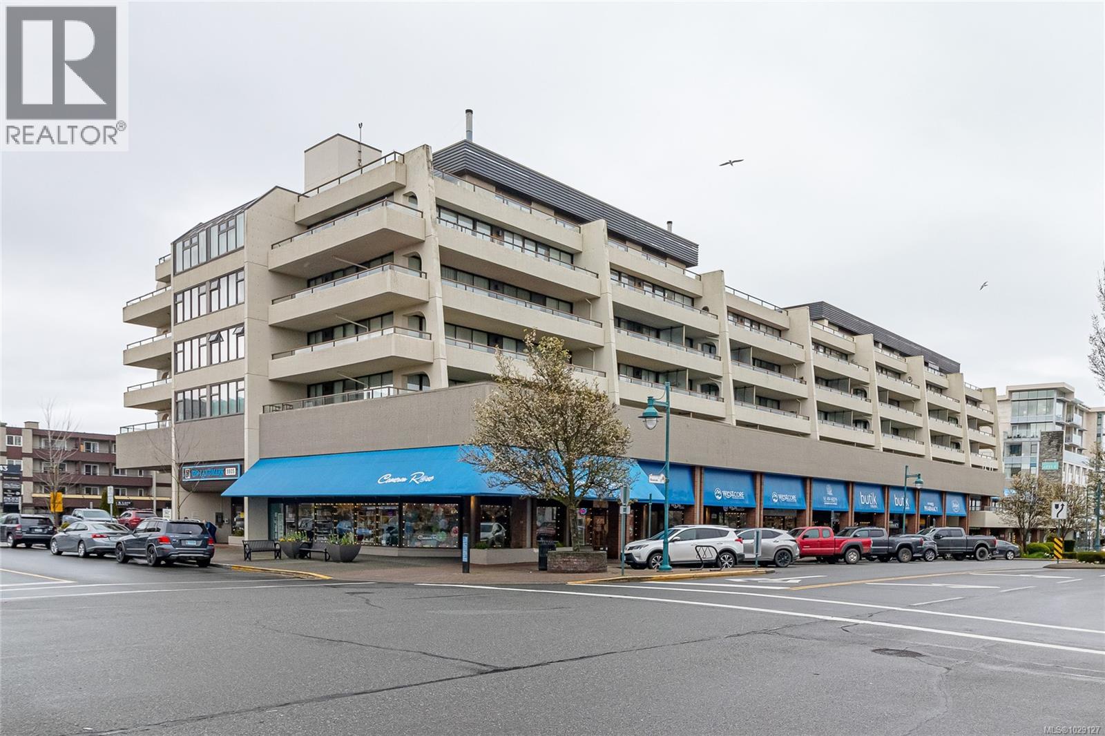 301 9805 Second St, Sidney, British Columbia  V8L 4T9 - Photo 2 - 1029127