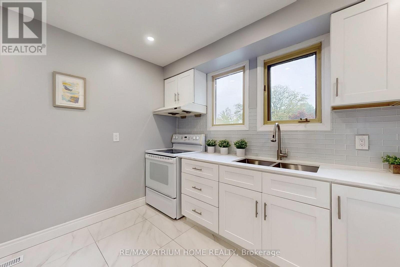 10 Townsend Road, Toronto, Ontario  M2H 2T2 - Photo 6 - C12911754