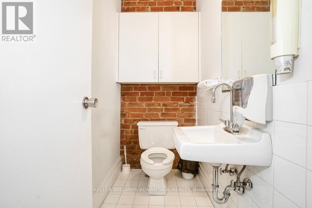 157 Gerrard Street E, Toronto, Ontario  M5A 2E4 - Photo 29 - C12911756