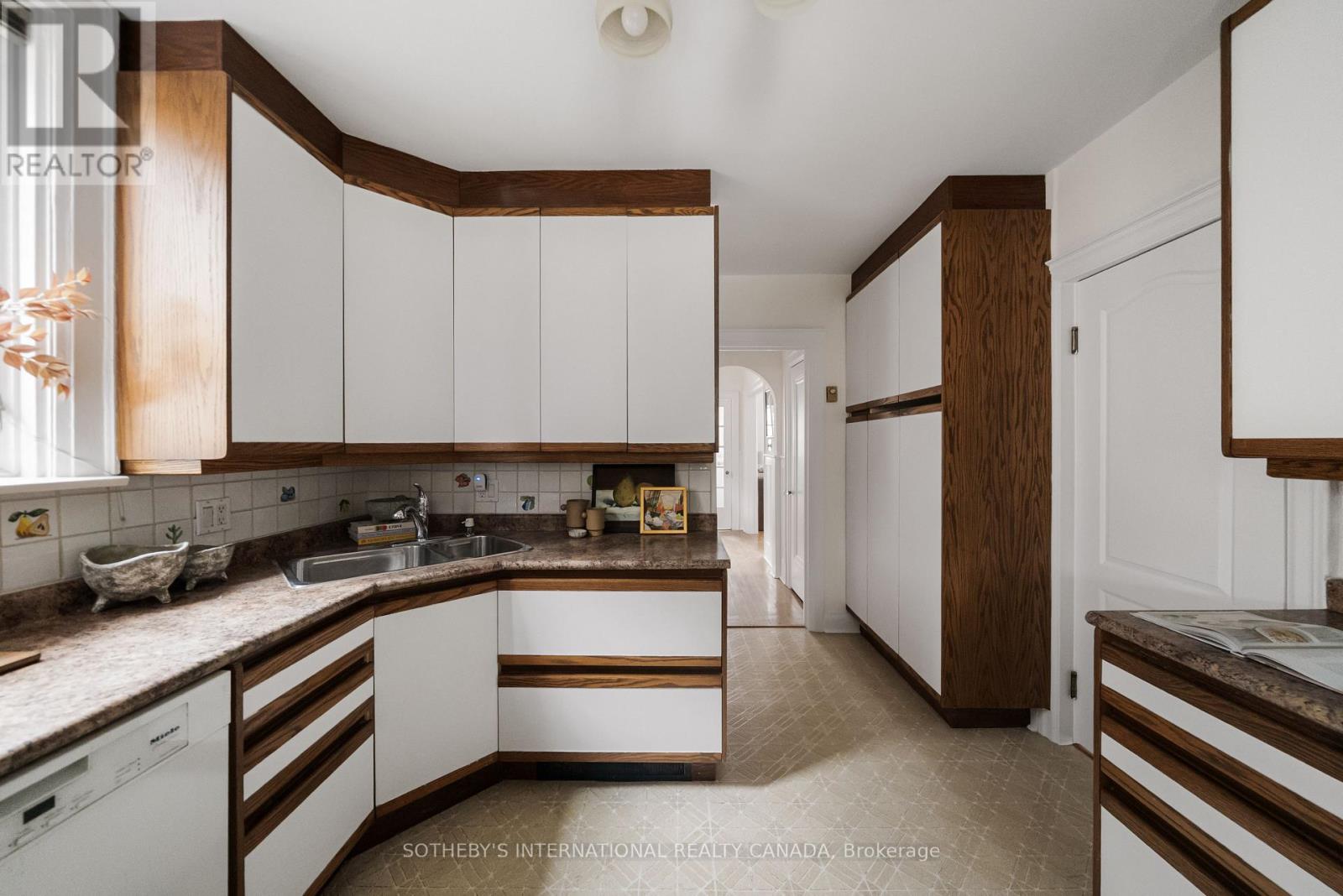 95 Highbourne Road, Toronto, Ontario  M5P 2J5 - Photo 21 - C12911866