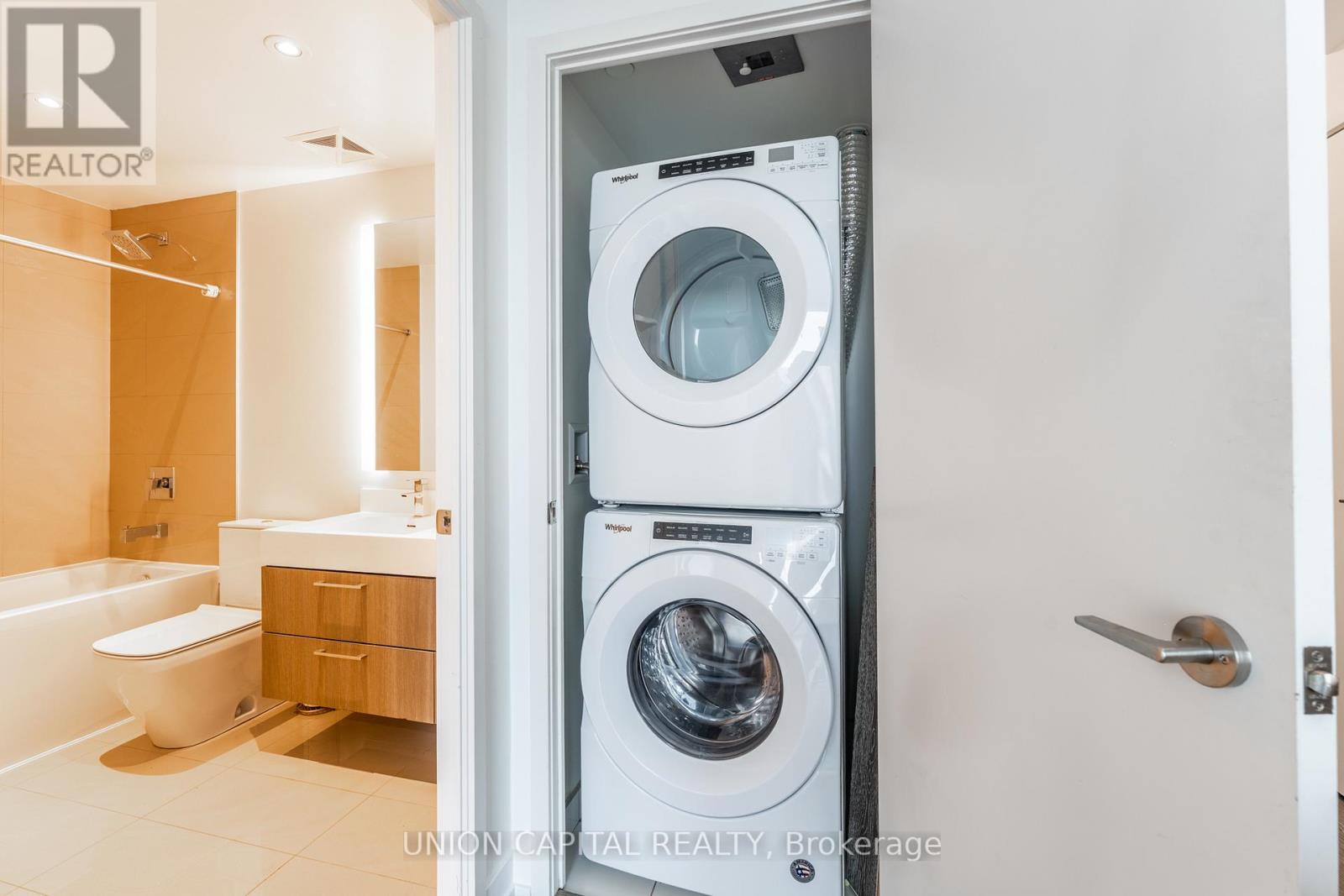 3709 - 1 Yorkville Avenue, Toronto, Ontario  M4W 0B1 - Photo 14 - C12911888