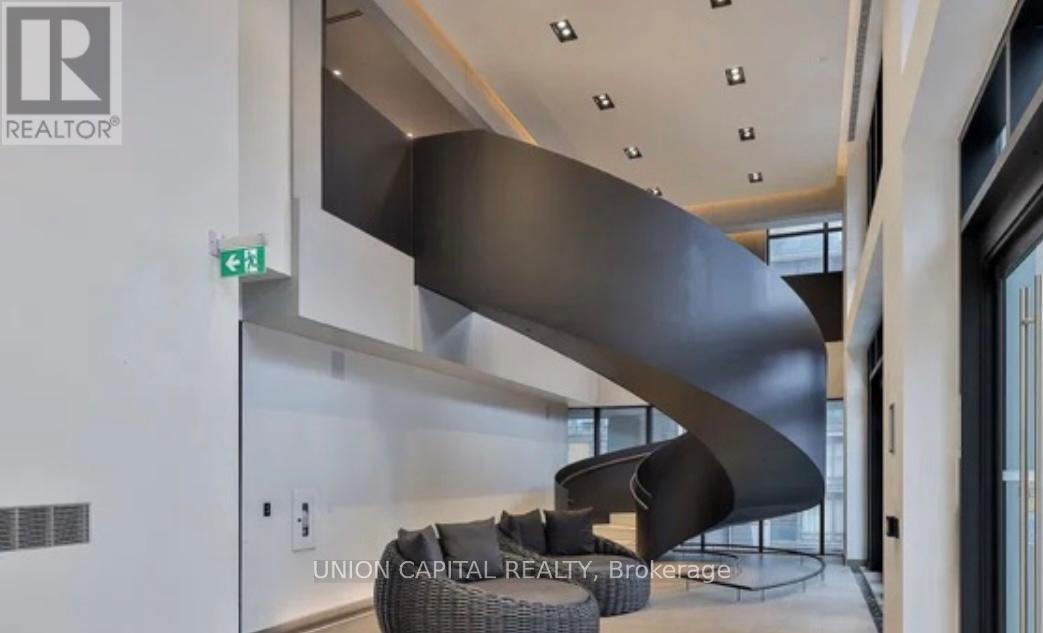 3709 - 1 Yorkville Avenue, Toronto, Ontario  M4W 0B1 - Photo 2 - C12911888