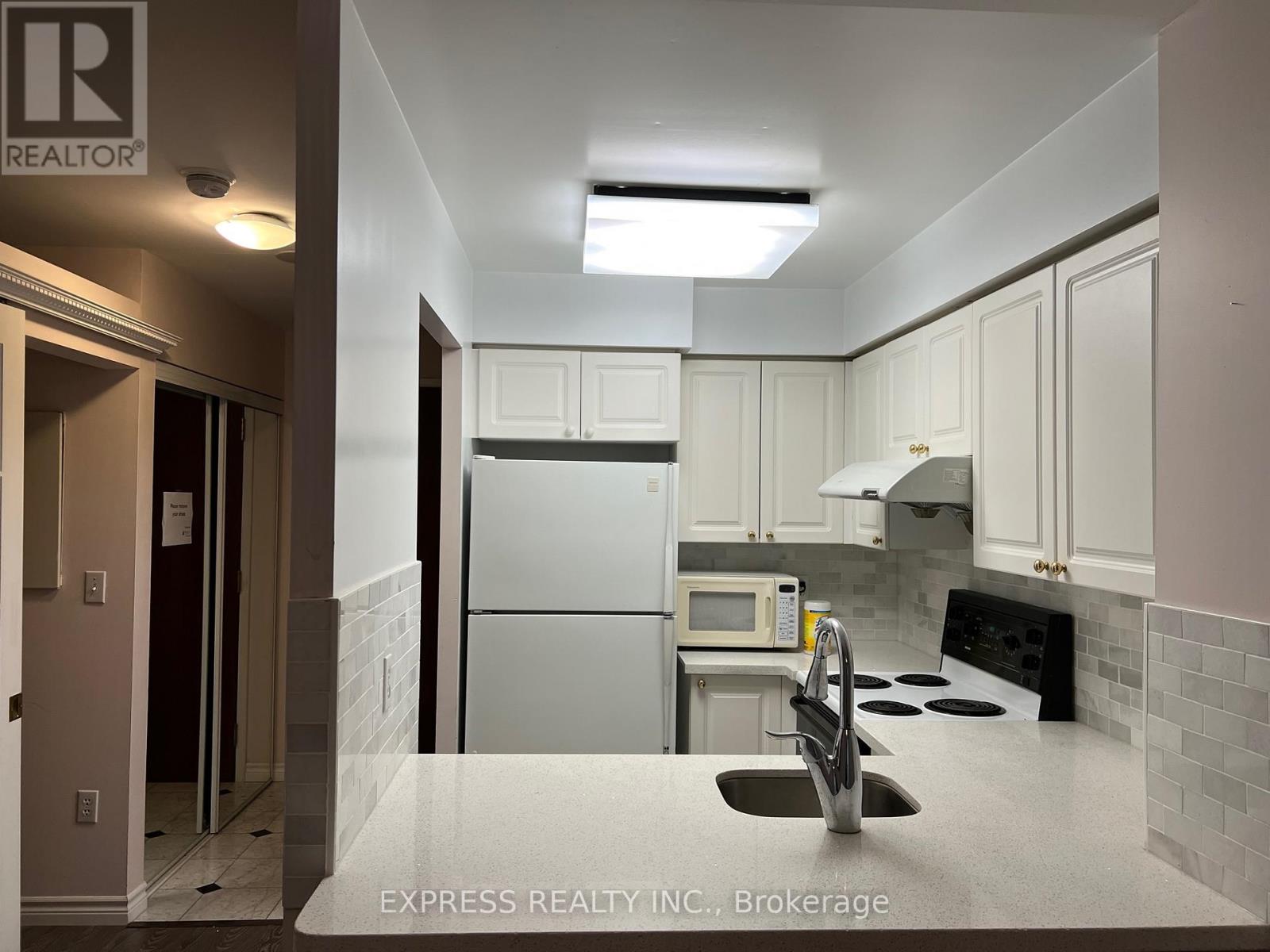 103 - 8 PEMBERTON AVENUE, Toronto, Ontario