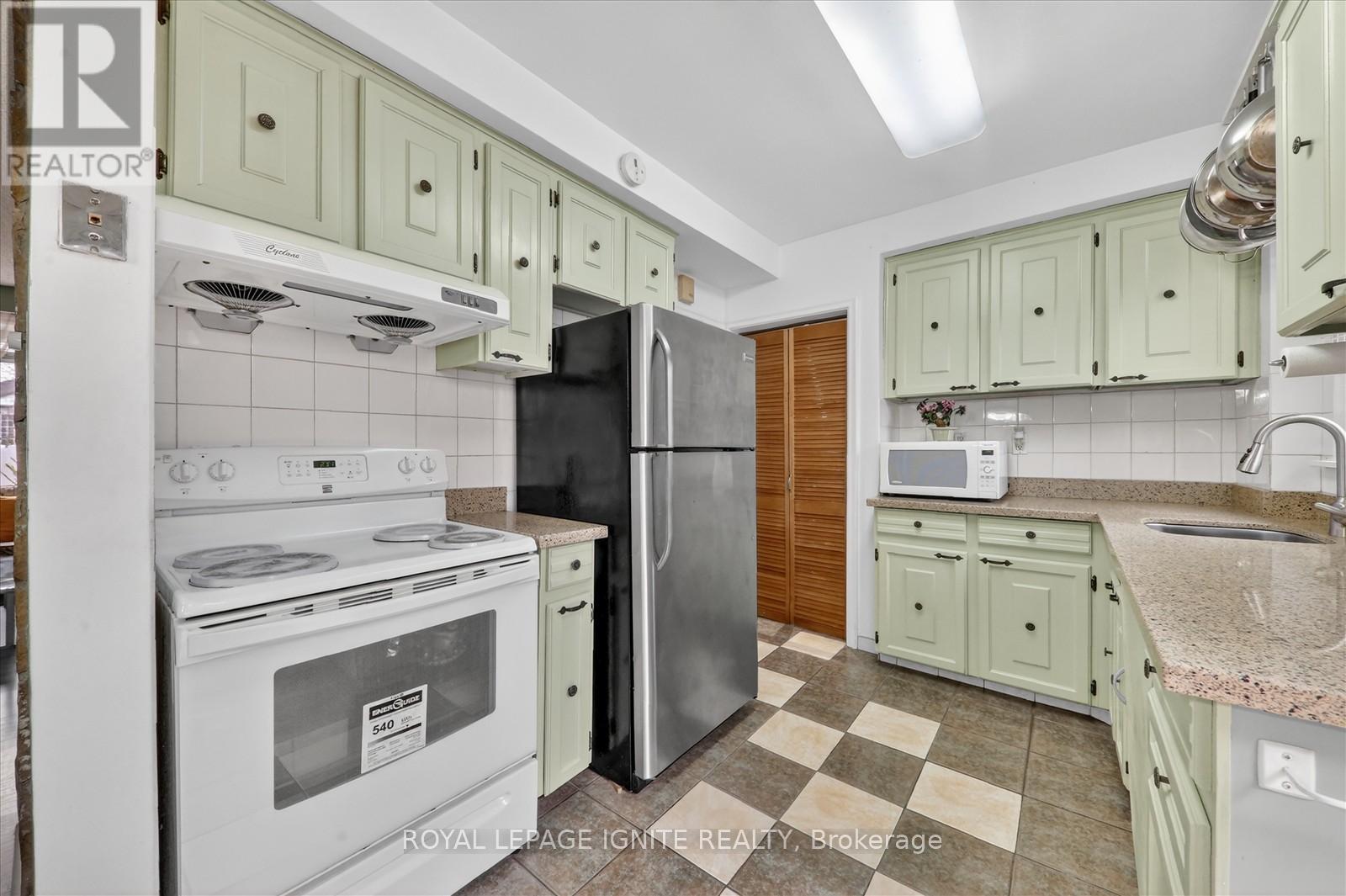 16 Vankirk Road, Toronto, Ontario  M1P 1M7 - Photo 12 - E12911878