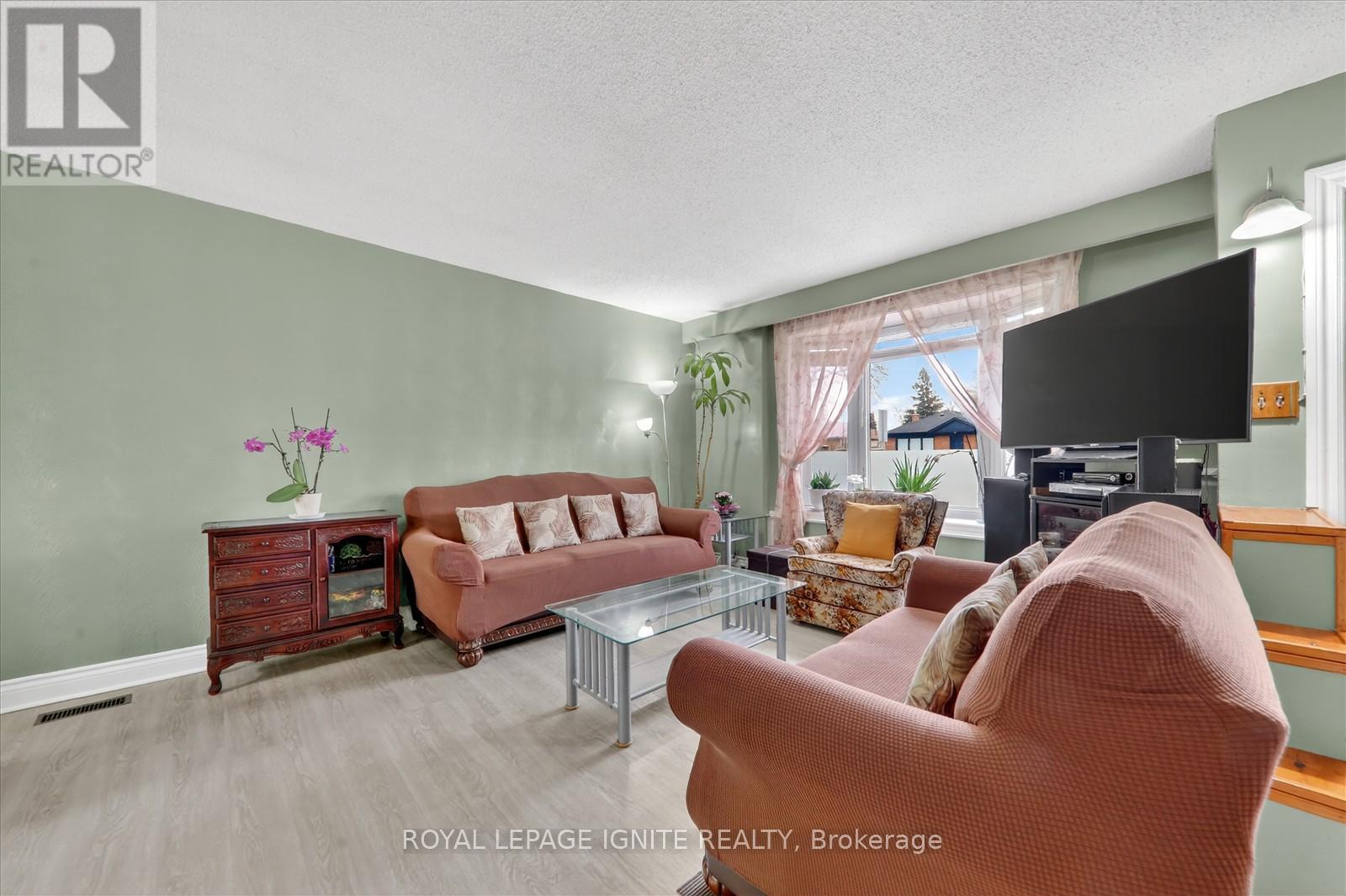 16 Vankirk Road, Toronto, Ontario  M1P 1M7 - Photo 6 - E12911878