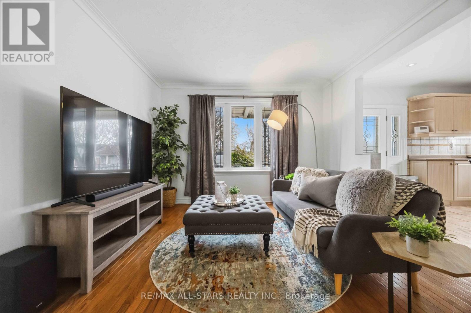 28 Hubert Avenue, Toronto, Ontario  M1K 1Z8 - Photo 4 - E12911926