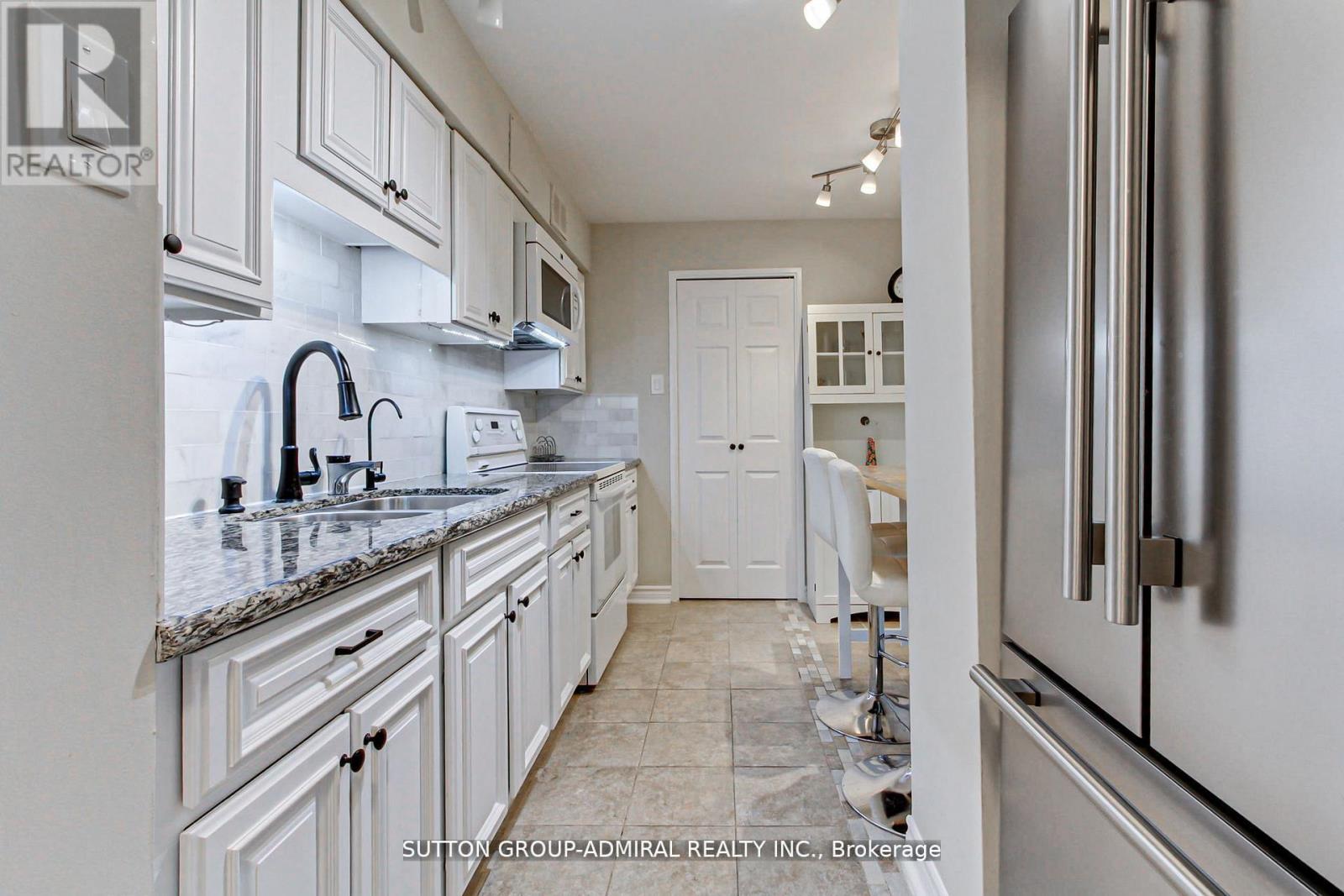 303 - 1 Royal Orchard Boulevard, Markham, Ontario  L3T 3C2 - Photo 10 - N12911770