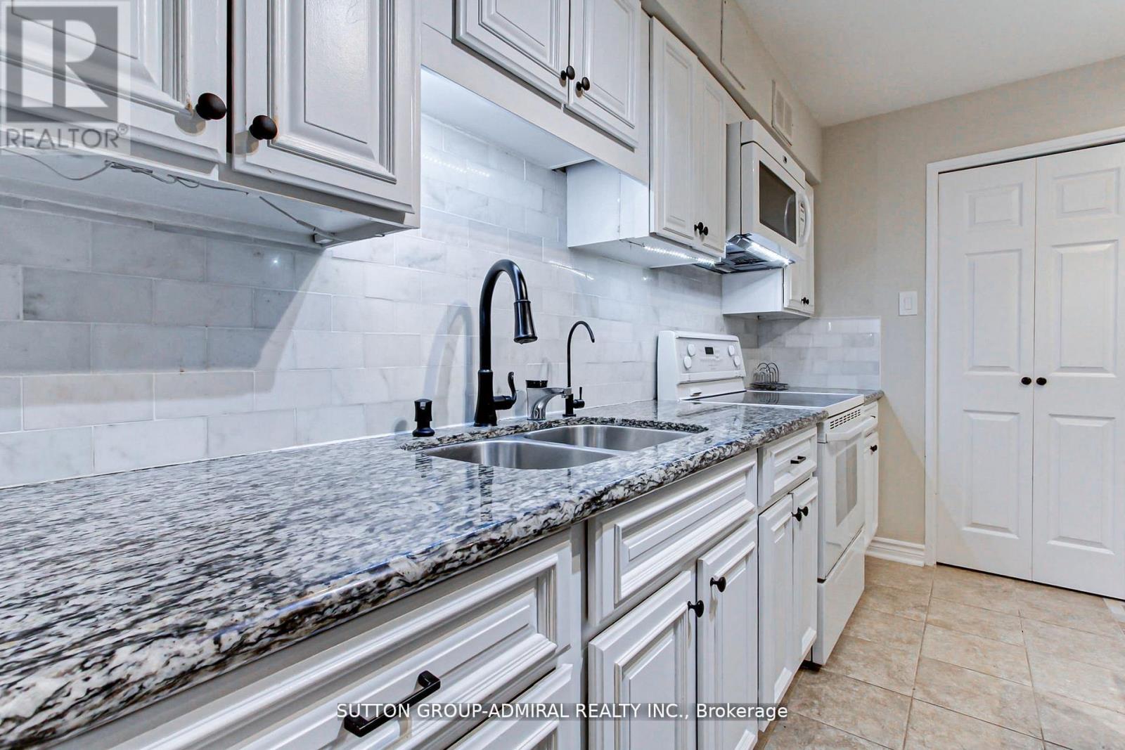 303 - 1 Royal Orchard Boulevard, Markham, Ontario  L3T 3C2 - Photo 11 - N12911770