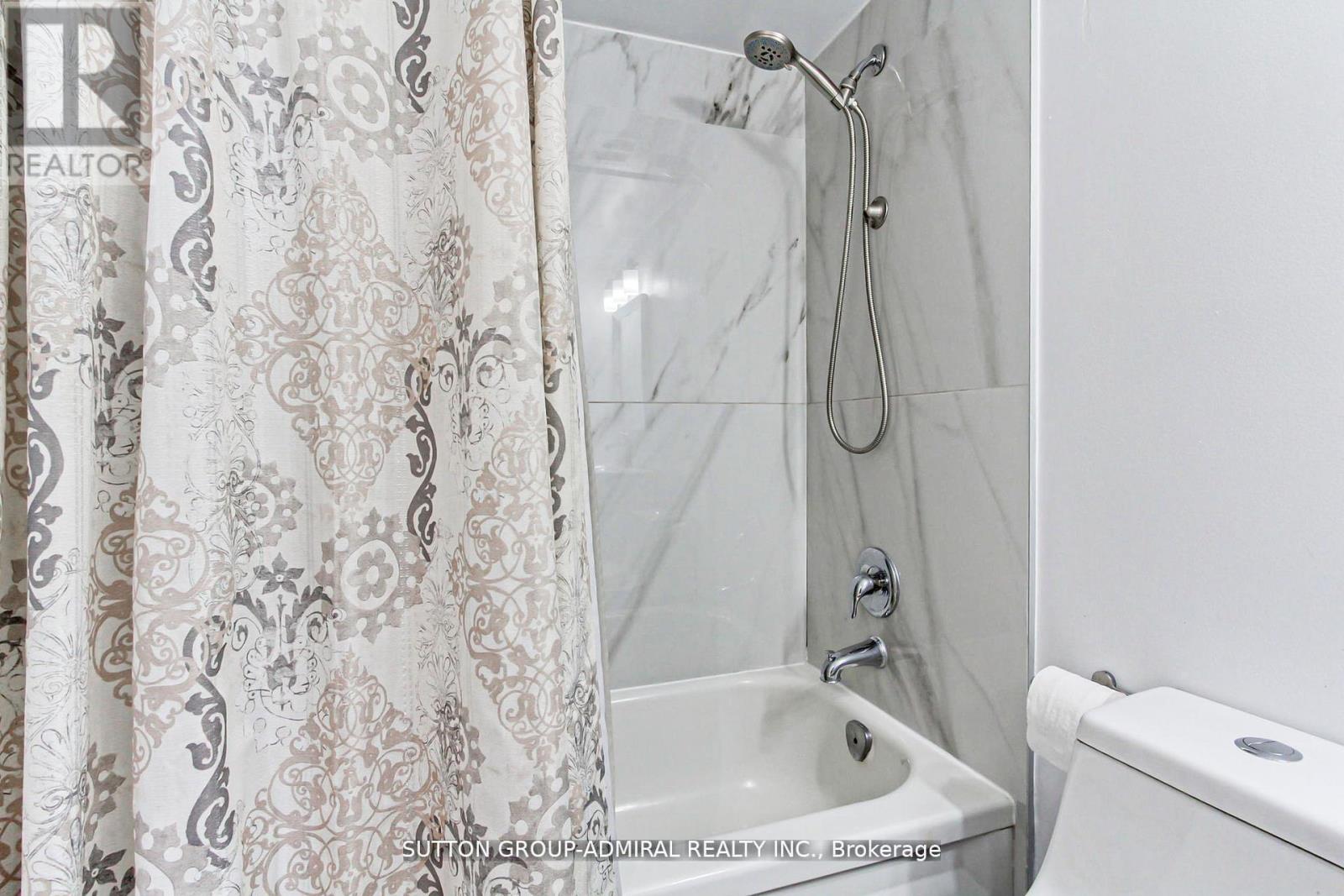 303 - 1 Royal Orchard Boulevard, Markham, Ontario  L3T 3C2 - Photo 4 - N12911770