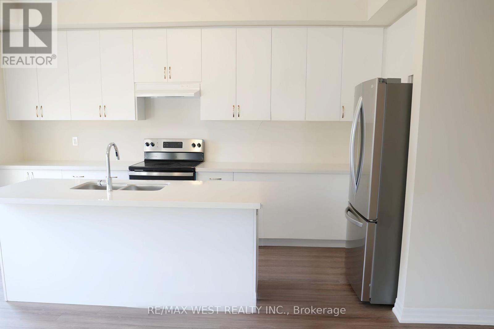 7 Stennett Drive, Georgina, Ontario  L4P 0J4 - Photo 13 - N12911782