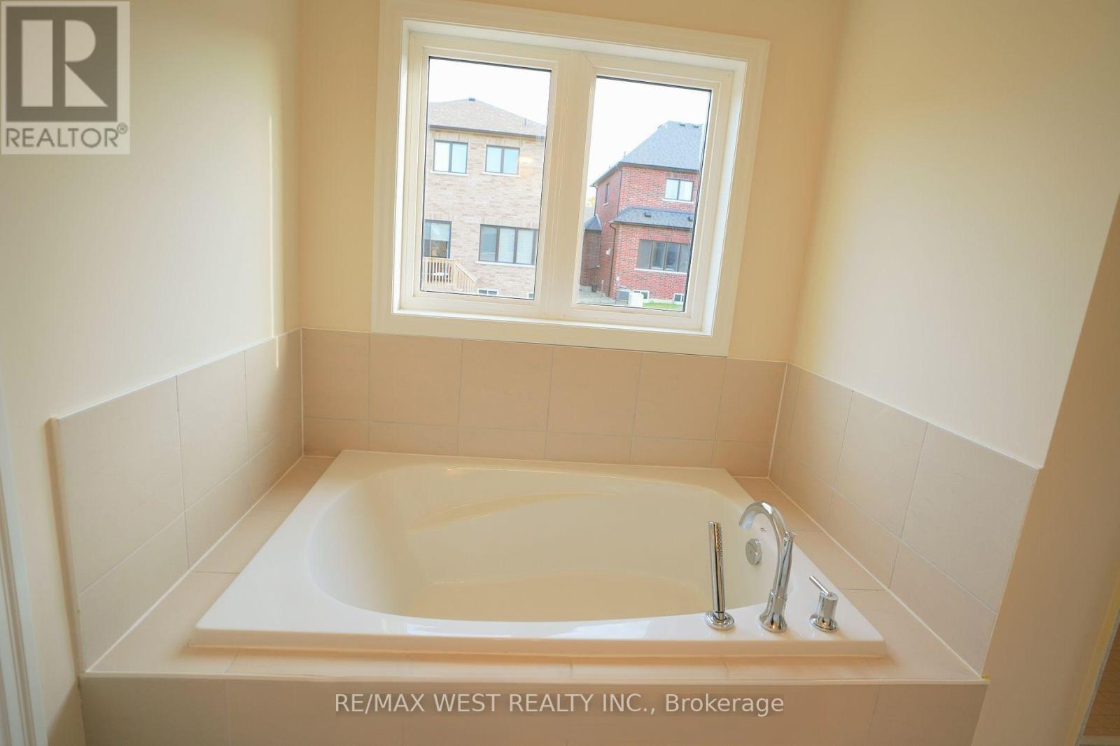 7 Stennett Drive, Georgina, Ontario  L4P 0J4 - Photo 27 - N12911782