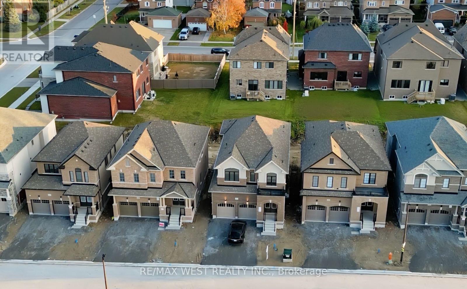 7 Stennett Drive, Georgina, Ontario  L4P 0J4 - Photo 3 - N12911782